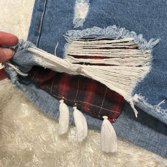 POL Destructed High Waist Cutoffs Sz S - Picture 2 of 3